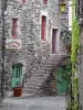 Alba-la-Romaine - Ruelle et maisons en pierre de la cité médiévale