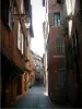 Albi - Calles adoquinadas, alineadas con antiguas casas de ladrillo y entramado de madera