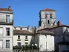 Angoulême - Espadaña de la iglesia de San Andrés y casas de la ciudad alta