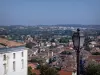 Angoulême - Farola en primer plano con vistas a los tejados de la ciudad baja