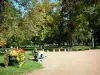 Annecy - Flores, bancos, caminhos, gramados e árvores dos jardins da Europa