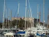 Antibes - Barcos y fortaleza de Vauban en el fondo