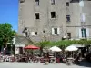 Antraigues-sur-Volane - Terrasse de café et façade de l’ancien château