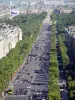 Arc de Triomphe - Vue sur l'avenue des Champs-Élysées et le palais du Louvre depuis la terrasse de l'Arc de Triomphe