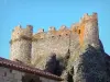 Arlempdes - Vestiges du château médiéval dominant le village