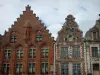 Arras - Hotel des Trois Luppars con la rueda dentada no gorriones y dos aguas de vivienda, con festoneado