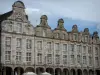 Arras - Fachadas de casas con soportales de Grand-Place