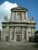 Arras - Catedral de San Vaast y la nube en el cielo