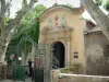 Avignon - Capilla de los Penitentes grises y  árboles (la calle de los Tintoreros)