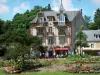 Bagnoles-de-l'Orne - Villa and flowerbeds of the spa town