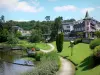 Bagnoles-de-l'Orne - Walk along the lake and the villas of the spa town