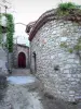 Balazuc - Lane y fachadas de piedra de la aldea