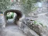 Balazuc - Passage with a vaulted ceiling and stone facade