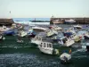 Barfleur - Leisure boats at ebb tide and lights of the port