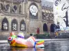 Barrio Beaubourg - Escultura de colores de la fuente Stravinsky y la iglesia Saint-Merri