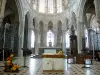 Basílica de Évron - Interior de la Basílica de Nuestra Señora del Espino: coro gótico