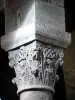Basílica de Orcival - Dentro de la basílica románica de Nuestra Señora: esculpido