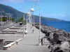 Basse-Terre - Walk at the seafront and lampposts