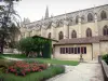 Bazas - Capítulo jardín a los pies de la catedral de Saint -Jean -Baptiste