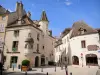 Beaune - Maison du Colombier en estilo medieval con torre de vigilancia y torre octogonal