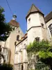 Beaune - Campanario de la basílica colegiada de Notre-Dame y torreón del antiguo edificio canónico (presbiterio)