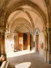 Beaune - Galería del claustro de la basílica colegiada de Notre-Dame