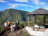 Belvédère du Cap Noir - Los excursionistas vista de Cabo Negro decorado con una cabina y una mesa de visión