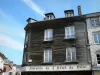 Bernay - Façade de maison de la place Gustave Héon