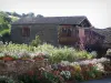 Berzé-la-Ville - Floral village: stone house and flowers