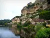 Beynac-et-Cazenac - Cliff, houses of the village and the River Dordogne, in the Dordogne valley, in Périgord