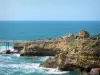 Biarritz - Acantilados, puente de la roca de la Virgen y el Océano Atlántico