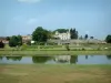 Bordeaux Weinanbaugebiet - Blick auf das Schloss Lafite Rothschild, Weingut in Pauillac, im Medoc