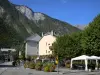 Le Bourg-d'Oisans - Houses, Tourist Office, flowers, trees and mountains