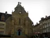 Bourganeuf - Iglesia y casas en la ciudad