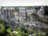 Bozouls hole - Bozouls canyon: Sainte-Fauste church, facades of the village and cliffs of the natural cirque