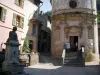 La Brigue - Capilla de la Anunciación, la fuente y las casas de la villa medieval