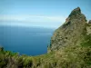 Cabo Córcega - Acantilado en la costa oeste con vistas al mar