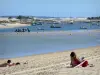 Le Cap-Ferret - Los turistas que se sienta en una de las playas de arena de la localidad