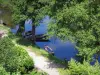 Carennac - Bank, river with boats and trees along the water, in the Quercy