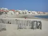 Carnon-Plage - Plage de sable, maisons et immeubles de la station balnéaire, mer méditerranée