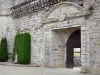 Castello di Cazeneuve - Gateway per il cortile del castello
