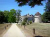 Castelo de La Brède - Beco que leva ao castelo e seu parque
