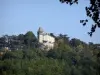 Castillo de Brassac - Vista de la fortaleza rodeada de zonas verdes
