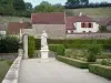 Castillo de Bussy-Rabutin - Estatua que domina el jardín francés