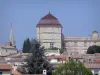 Castillo de Castries - Castillo renacentista, el campanario y los tejados de la ciudad