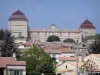 Castillo de Castries - Castillo renacentista y casas de la ciudad