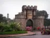 Castillo de La Clayette - Puente levadizo del castillo y de las flores