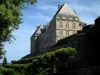 Castillo de Hautefort - Castillo y las líneas de árboles