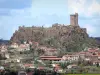 Castillo de Polignac - Fortaleza de Polignac encaramada en su colina de basalto y dominando las casas del pueblo medieval
