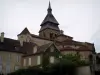 Chambon-sur-Voueize - Campanario (torre) y el ábside de la iglesia de la abadía románica de San Valerie Limousin